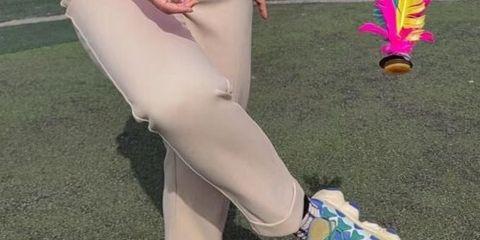 踢毽子是一種源自中國的傳統民間運動，已有兩千多年的歷史。隨著時間的推移，踢毽子逐漸演變成為一種流行於中國各地的體育活動。如今，踢毽子已成為亞洲國家特別是中國、韓國和越南等地的重要傳統運動，在台灣被定位為民俗體育的一種，後來還發展出毽球的團體運動，可惜未大規模流行。