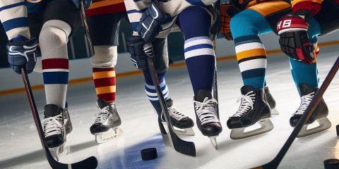 冰上曲棍球又稱為冰球，起源於20世紀初的加拿大，是一種在冰上進行的運動。它結合了曲棍球和冰上滑行的元素，成為一種受歡迎的冰上競技項目。